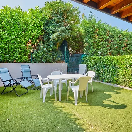 Casa Azzurra - Relax Con Giardino E Piscina A Appartement Sirmione